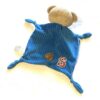 Arrière doudou petit ourson brun robe bleue étoile contour rouge