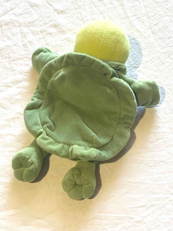 Arrière doudou grosse tortue verte claire carapace verte
