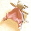 Arrière doudou petit cerf marron petite combinaison rose