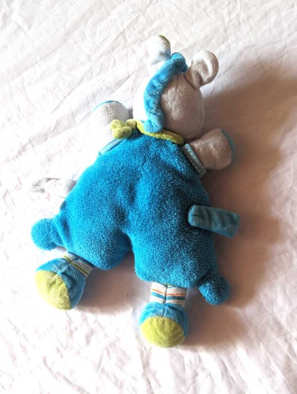 Arrière doudou petit cheval bleu veste bleue bandana vert