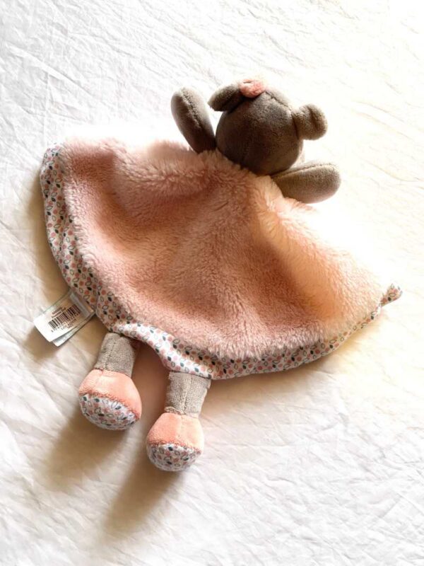 Arrière doudou petit rhinocéros gris robe demi ronde rose