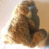 Arrière peluche normale gros lapin brun ruban motifs géométriques carrés