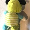 Arrière peluche normale gros mickey mouse pyjama capuche rayures vertes blanches branchage feuilles multicolores