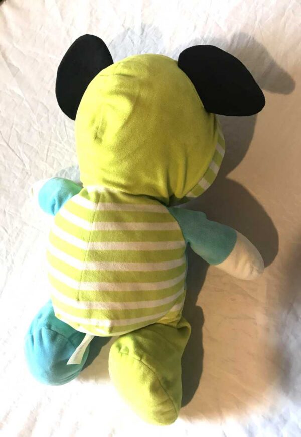 Arrière peluche normale gros mickey mouse pyjama capuche rayures vertes blanches branchage feuilles multicolores