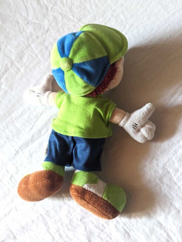 eluche normale petit enfant casquette tshirt vert médaillon blanc lettre N