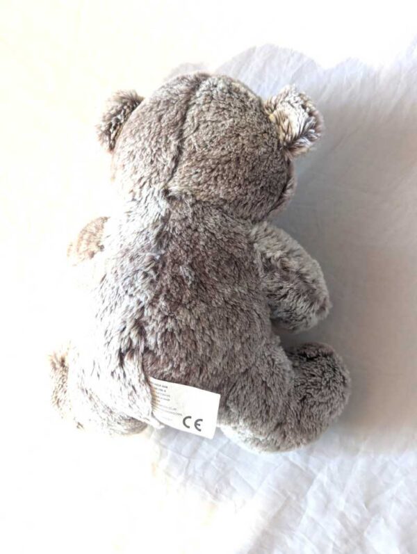 Arrière peluche normale petit ourson gris gros coeur blanc contours coeurs rouges intérieur