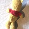 Arrière peluche normale petit ourson winnie jaune veste rouge écriture pooh