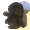 Arrière peluche normale petit singe marron foncé grands yeux sombres