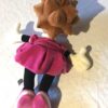 Arrière peluche normale petite fille cheveux bruns piques robe ruban souliers roses écriture N
