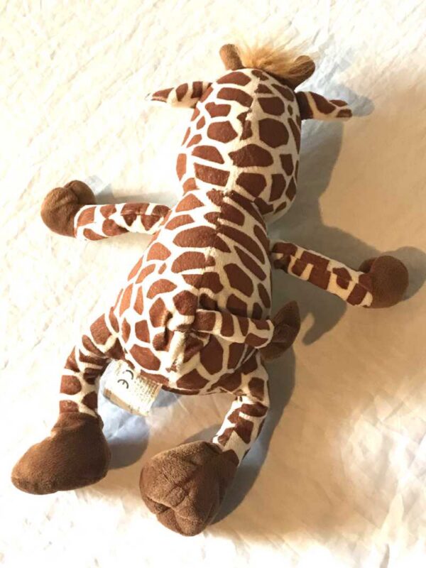 Arrière peluche normale petite girafe blanche marron petit ventre bidon savane