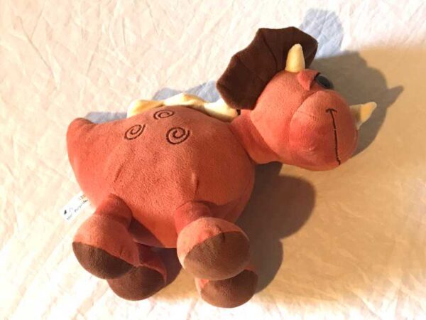 Côté peluche normale dinosaure rouge ocre crinière tête dos spirales corps