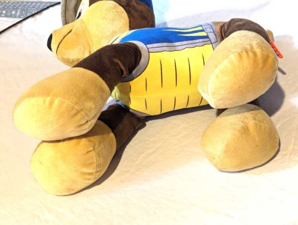 Dessous peluche normale gros chien marron pat patrouille casque uniforme bleu