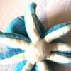 Dessous peluche normale grosse pieuvre bleue tête ronde tentacules