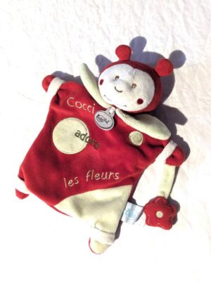 Doudou coccinelle écritures cocci adore les fleurs petite fleur main