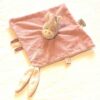 Doudou petite licorne grise petit coeur corne robe mauves