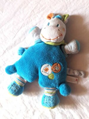 Doudou petit cheval bleu veste bleue bandana vert