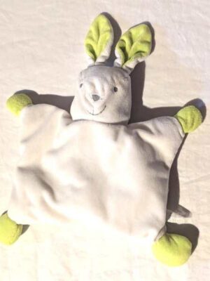 Doudou petit lapin blanc membres écartés pattes oreilles vertes