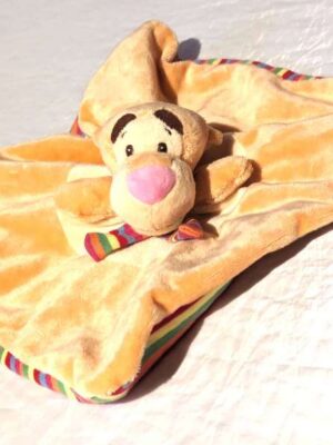 Doudou petit tigrou orange robe écharpe rayures multicolores