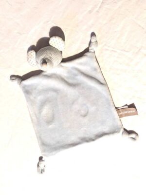 Doudou petite souris bleue robe bleue claire