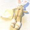 Peluche normale grand lapin beige veste motifs dorés mouchoir blanc main