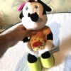 Peluche normale grande minnie gâteau rouge petit coeur rouge