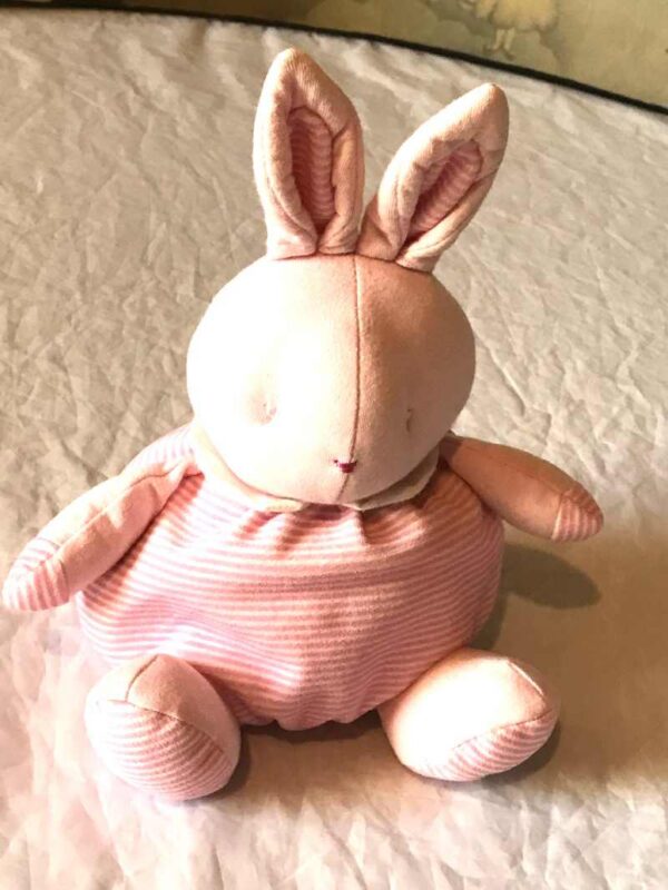 Peluche normale lapin rose lignes fines horizontales blanches