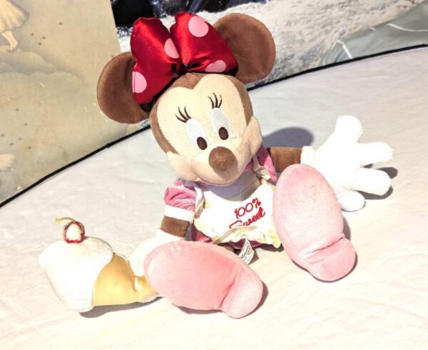 Peluche normale souris minnie ruban rouge pois cornet glace main