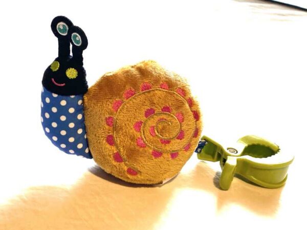 Peluche normale petit escargot marron mobile pince verte