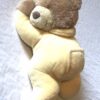 Peluche normale petit ourson brun allongé dort pyjama jaune