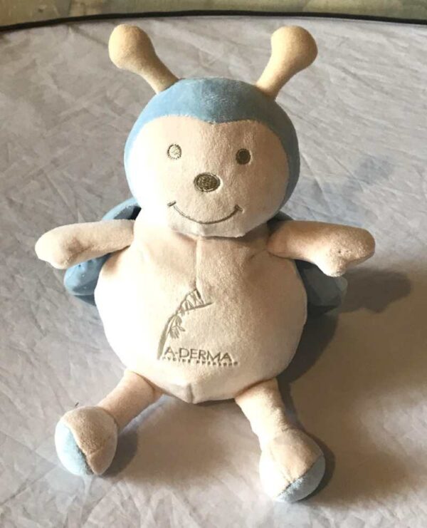 Peluche normale petite coccinelle beige bleu ailes bleues pois blancs