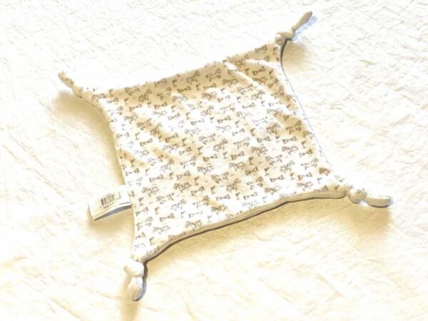 Dessous doudou mouchoir blanc petit accessoire boutique enfance-douceur Dessous doudou mouchoir blanc petit cheval
