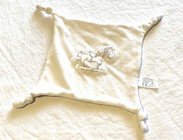 Doudou mouchoir blanc petit accessoire boutique enfance-douceur Doudou mouchoir blanc petit cheval