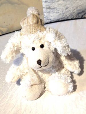 Peluche normale chiot blanc bonnet pompon echarpe crèmes
