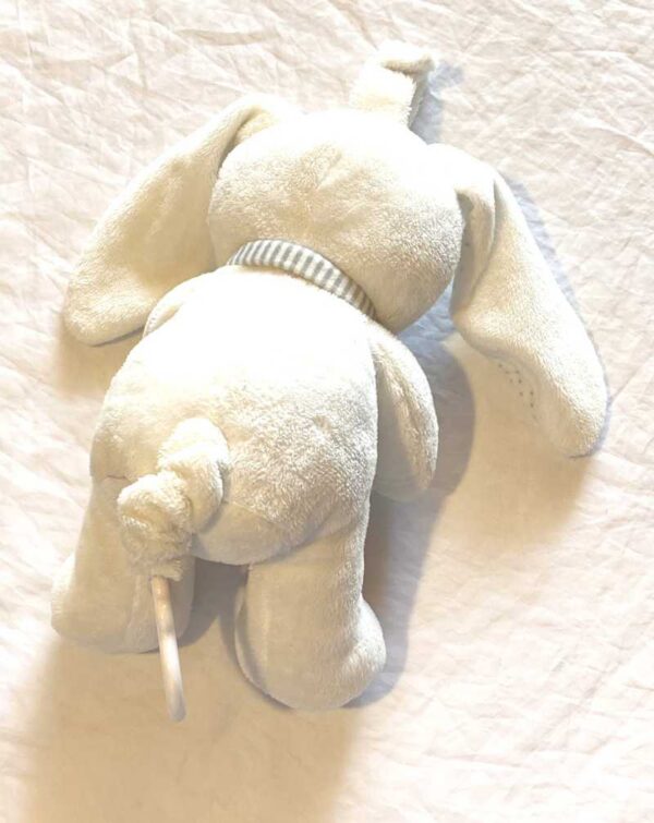 Arrière peluche normale lapin blanc musical petit coeur écharpe rayée poignée blanche